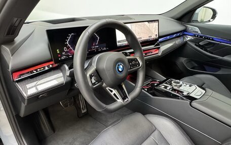 BMW 5 серия, 2025 год, 14 200 000 рублей, 10 фотография