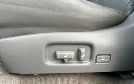 Toyota Land Cruiser 100 рестайлинг 2, 2006 год, 1 899 000 рублей, 23 фотография