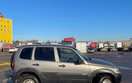 Chevrolet Niva I рестайлинг, 2018 год, 740 000 рублей, 4 фотография