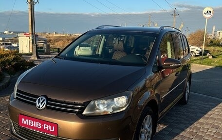 Volkswagen Touran III, 2011 год, 760 000 рублей, 1 фотография