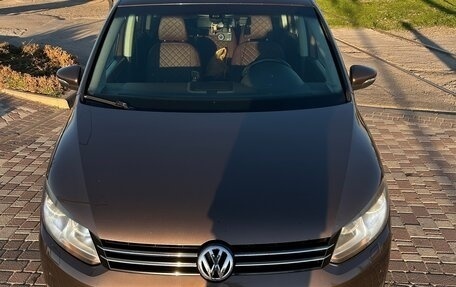 Volkswagen Touran III, 2011 год, 760 000 рублей, 2 фотография