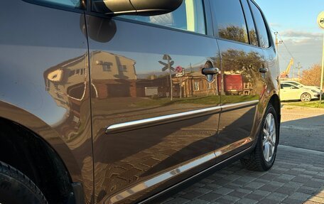 Volkswagen Touran III, 2011 год, 760 000 рублей, 3 фотография