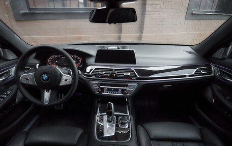 BMW 7 серия, 2019 год, 32 фотография