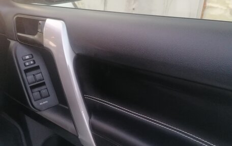 Toyota Land Cruiser Prado 150 рестайлинг 2, 2015 год, 3 700 000 рублей, 12 фотография