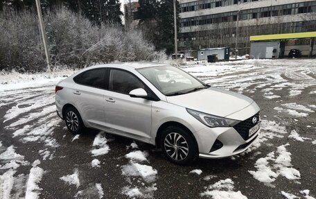 Hyundai Solaris II рестайлинг, 2021 год, 1 500 000 рублей, 4 фотография