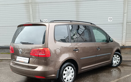 Volkswagen Touran III, 2013 год, 949 000 рублей, 5 фотография