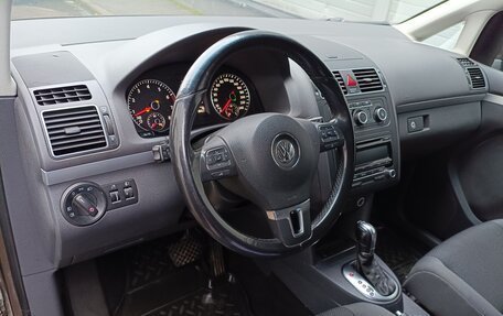 Volkswagen Touran III, 2013 год, 949 000 рублей, 9 фотография