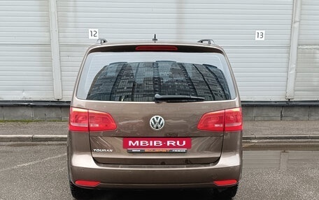 Volkswagen Touran III, 2013 год, 949 000 рублей, 6 фотография