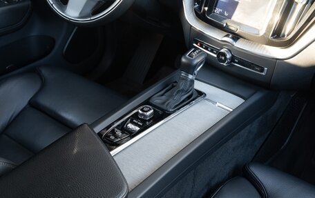 Volvo XC60 II, 2019 год, 2 990 000 рублей, 18 фотография