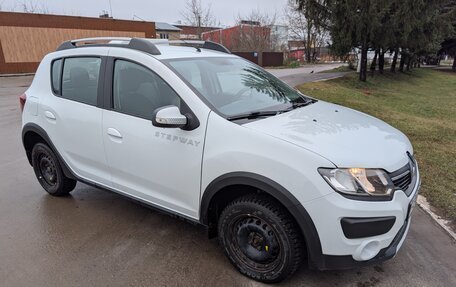 Renault Sandero II рестайлинг, 2017 год, 1 199 000 рублей, 2 фотография