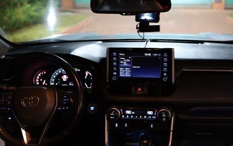 Toyota RAV4, 2021 год, 3 300 000 рублей, 12 фотография