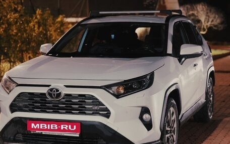 Toyota RAV4, 2021 год, 3 300 000 рублей, 6 фотография