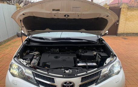 Toyota RAV4, 2015 год, 2 090 000 рублей, 18 фотография