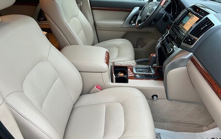 Toyota Land Cruiser 200, 2015 год, 5 570 000 рублей, 13 фотография