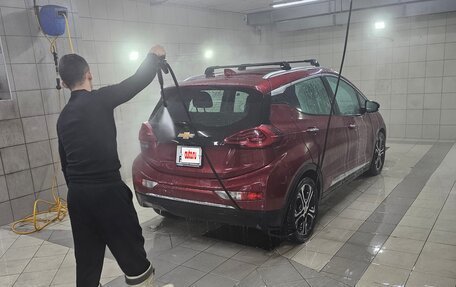 Chevrolet Bolt, 2017 год, 2 200 000 рублей, 29 фотография