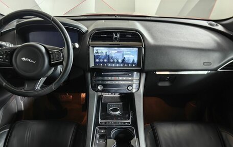 Jaguar F-Pace, 2016 год, 2 055 000 рублей, 15 фотография