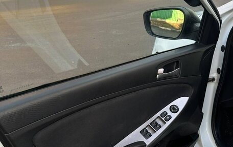 Hyundai Solaris II рестайлинг, 2014 год, 590 000 рублей, 5 фотография