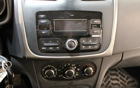 Renault Logan II, 2018 год, 580 000 рублей, 11 фотография