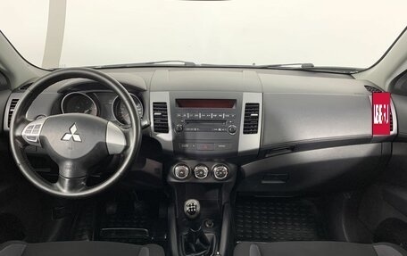 Mitsubishi Outlander III рестайлинг 3, 2010 год, 929 000 рублей, 7 фотография