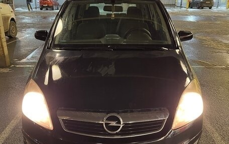 Opel Zafira B, 2006 год, 590 000 рублей, 1 фотография