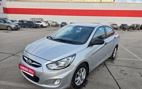 Hyundai Solaris II рестайлинг, 2013 год, 890 000 рублей, 9 фотография