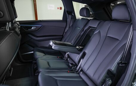 Audi Q7, 2025 год, 13 000 000 рублей, 28 фотография