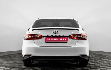 Toyota Camry, 2021 год, 2 500 000 рублей, 6 фотография