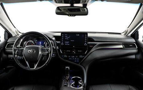 Toyota Camry, 2021 год, 3 599 000 рублей, 10 фотография