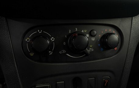 Renault Logan II, 2018 год, 439 777 рублей, 9 фотография