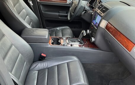 Volkswagen Touareg III, 2005 год, 830 000 рублей, 10 фотография