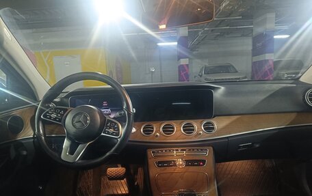 Mercedes-Benz E-Класс, 2018 год, 3 500 000 рублей, 9 фотография