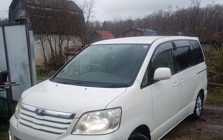 Toyota Noah III, 2003 год, 840 000 рублей, 1 фотография
