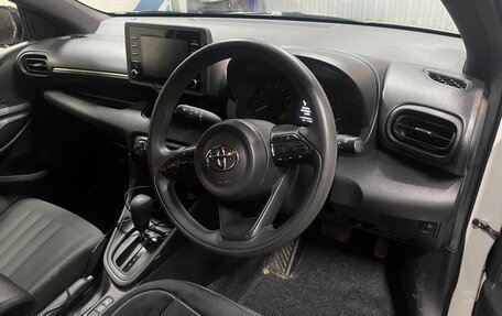 Toyota Yaris, 2021 год, 1 250 000 рублей, 8 фотография