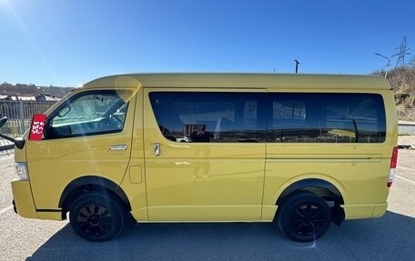 Toyota HiAce H200, 2016 год, 3 400 000 рублей, 4 фотография