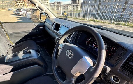 Toyota HiAce H200, 2016 год, 3 400 000 рублей, 16 фотография