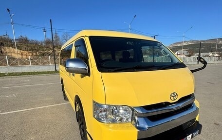 Toyota HiAce H200, 2016 год, 3 400 000 рублей, 8 фотография