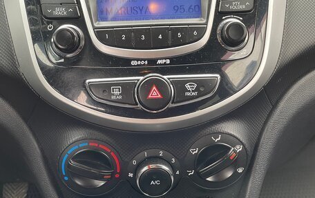 Hyundai Solaris II рестайлинг, 2013 год, 600 000 рублей, 12 фотография