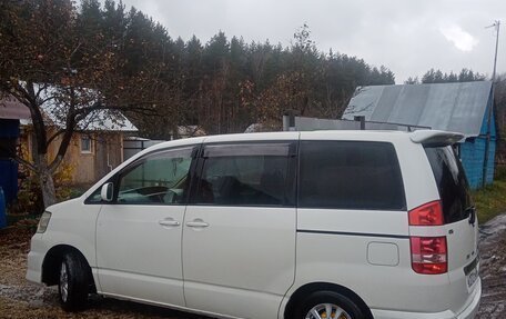 Toyota Noah III, 2003 год, 840 000 рублей, 9 фотография