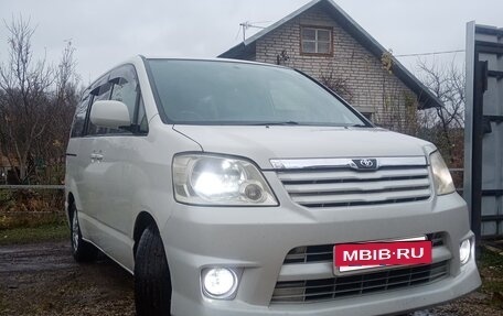 Toyota Noah III, 2003 год, 840 000 рублей, 3 фотография