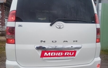 Toyota Noah III, 2003 год, 840 000 рублей, 13 фотография