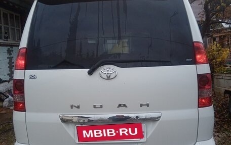 Toyota Noah III, 2003 год, 840 000 рублей, 18 фотография
