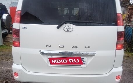 Toyota Noah III, 2003 год, 840 000 рублей, 11 фотография