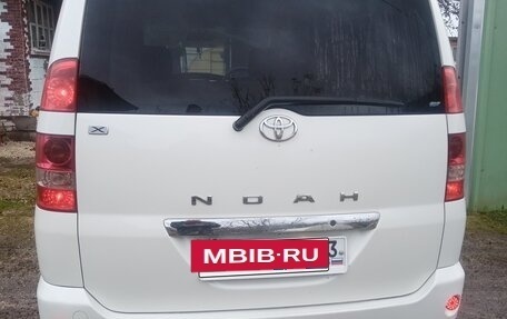 Toyota Noah III, 2003 год, 840 000 рублей, 12 фотография