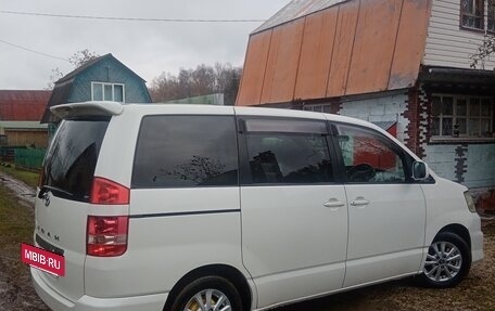 Toyota Noah III, 2003 год, 840 000 рублей, 14 фотография