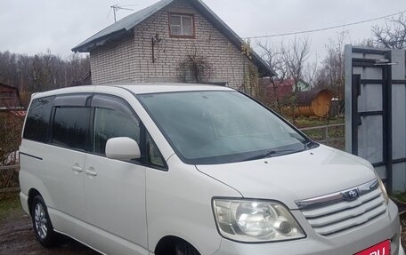 Toyota Noah III, 2003 год, 840 000 рублей, 15 фотография