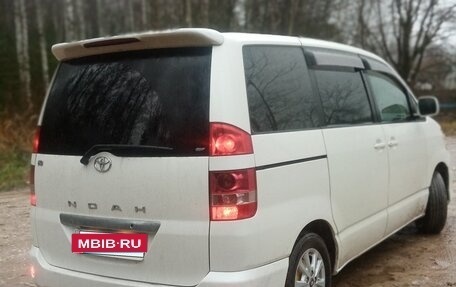 Toyota Noah III, 2003 год, 840 000 рублей, 30 фотография