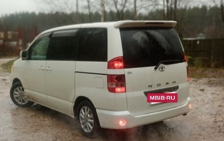 Toyota Noah III, 2003 год, 840 000 рублей, 32 фотография