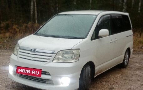 Toyota Noah III, 2003 год, 840 000 рублей, 27 фотография