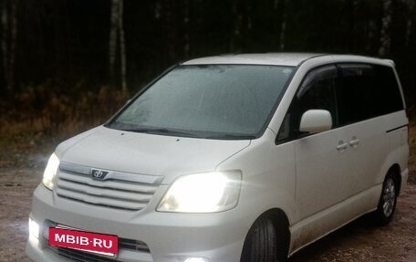 Toyota Noah III, 2003 год, 840 000 рублей, 31 фотография
