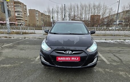 Hyundai Solaris II рестайлинг, 2011 год, 680 000 рублей, 2 фотография